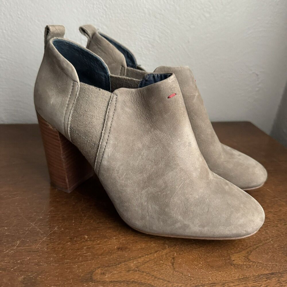 ED by Ellen DeGeneres Love Tan Taupe Suede Ankle Boot Heels Sz 8 Booties